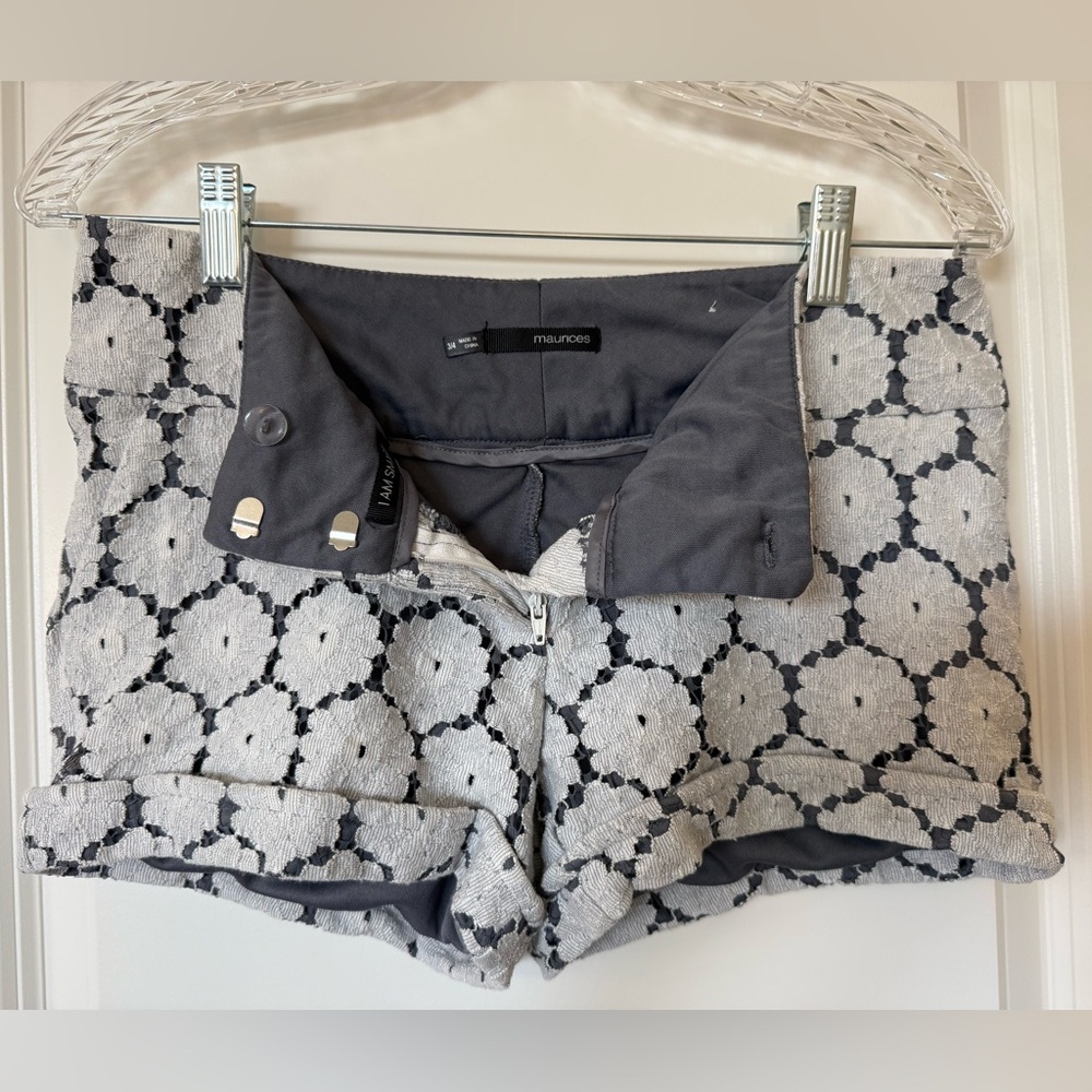 Maurices Grey and White Patterned Shorts women’s size small
